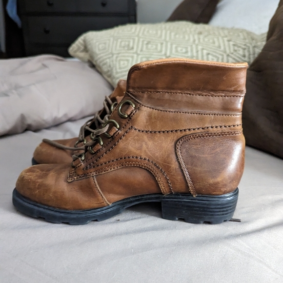 Size 7 boot - Picture 2 of 6